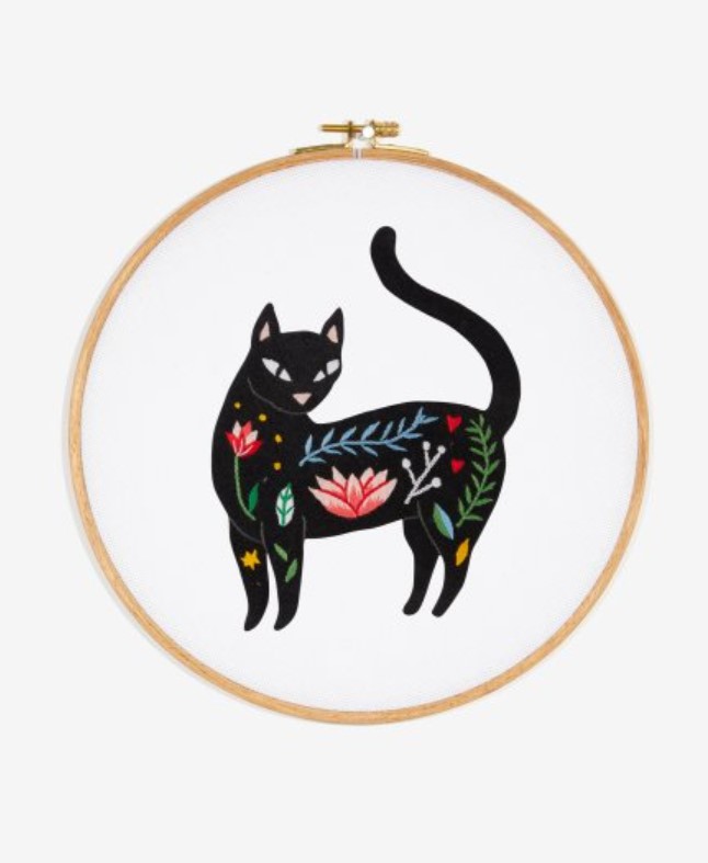 cat and flowers embroidery from Ruby Taylor on DMC as a free pattern